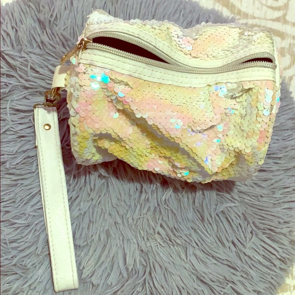Handbags - White and pink wrist bag